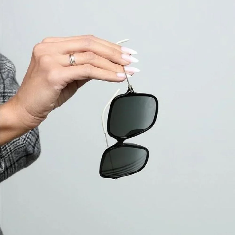 💯- New Authentic Gucci Grey Butterfly Ladies Sunglasses GG1267SA 001 60